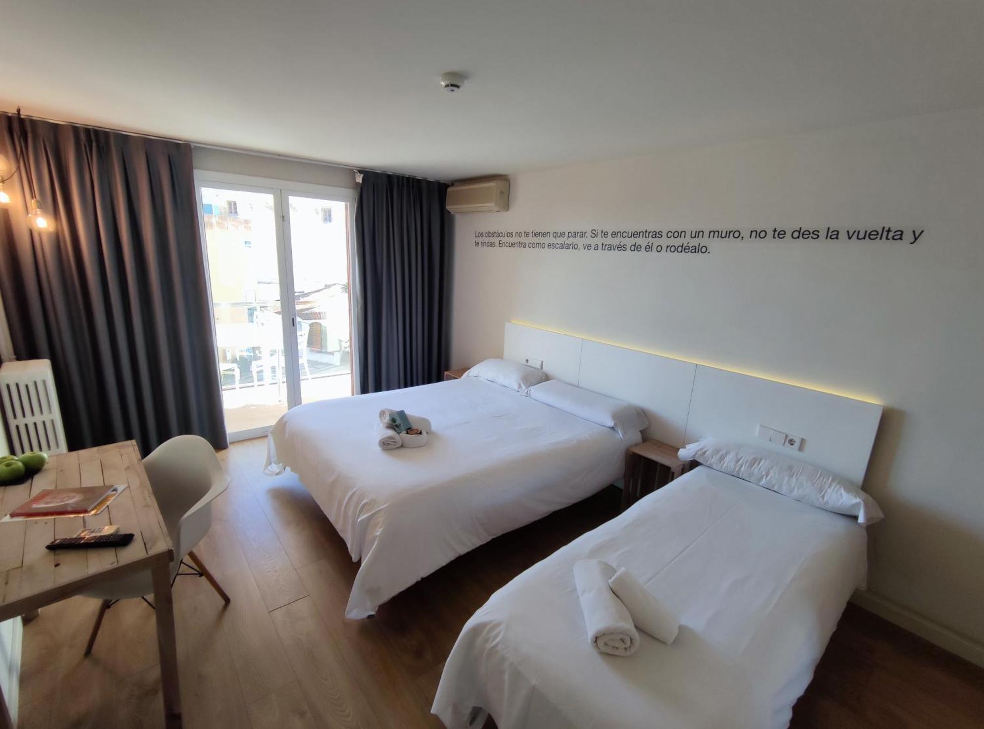 Dynamic Hotels Caldetes Barcelona 칼데스 데스트락 외부 사진